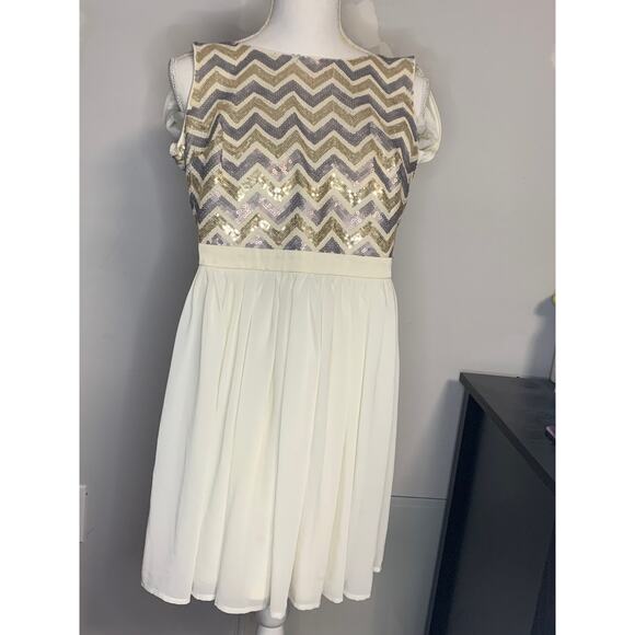 Forever 21 Dresses & Skirts - Gold and Silver Chevron dress